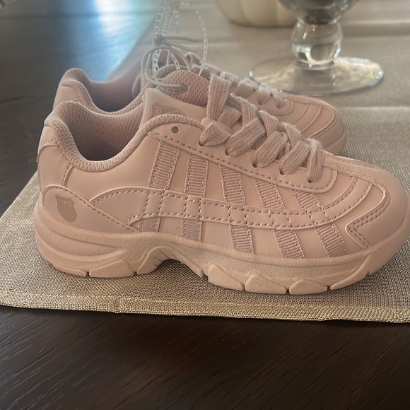 ⭐️K-SWISS NWOT girls chunky low lavender sneakers US 11 youth - Picture 5 of 6